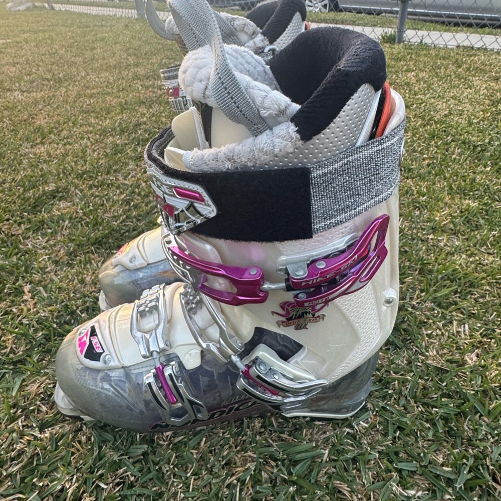 Nordica Hell & Back Hike ski boots MM 305 265 Size 9.5